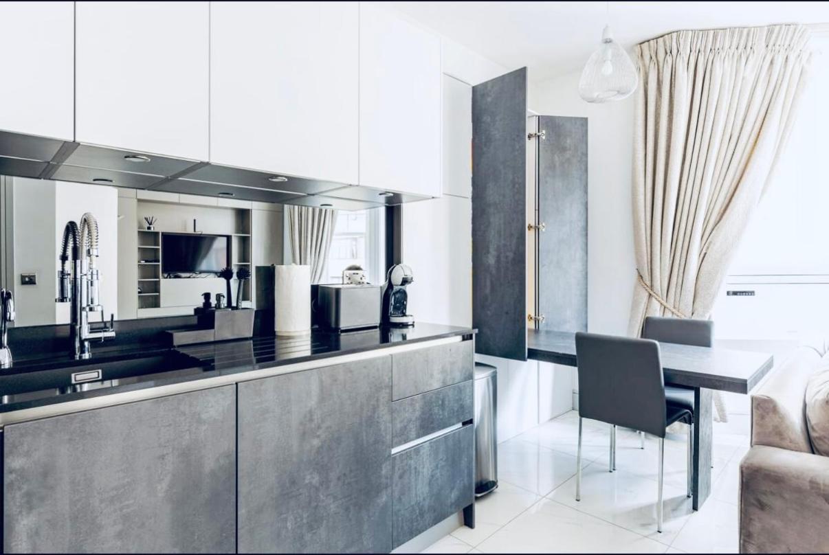 Luxury Knightsbridge Apartment Outside Harrods London Exterior photo